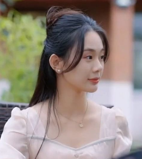 假千金抱上豪门老公大腿第01集